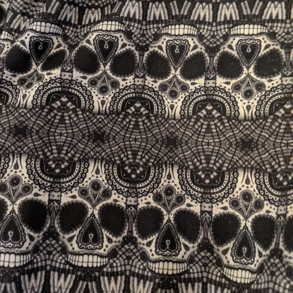 Torrid Skull Pattern Leggings. - Picture 4 of 4